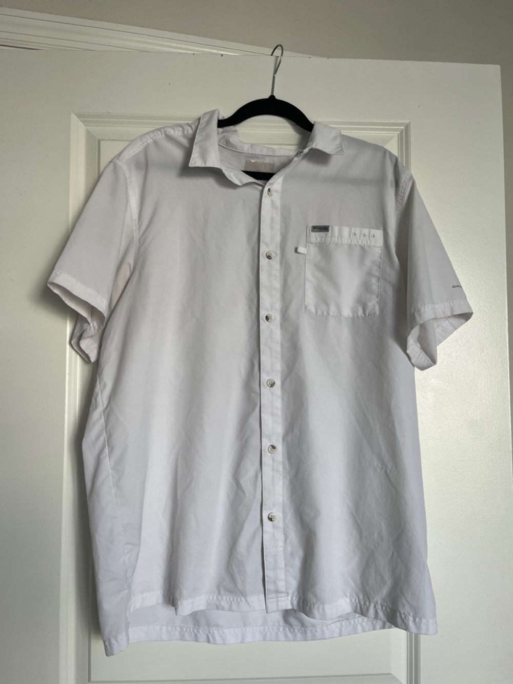 Columbia Men's White Short-Sleeve Button-Down Shirt